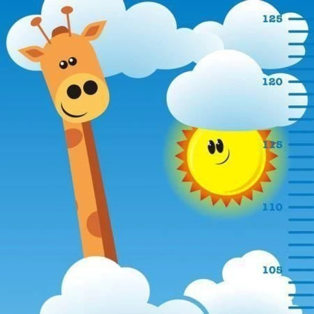 Naklejka miarka wzrostu w zbliżeniu pokazującym kolorową żyrafę, słońce, chmury oraz podziałkę od 105 do 125 cm