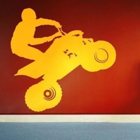 Dynamiczny szablon malarski quad 0818, idealny do nowoczesnego pokoju młodzieżowego, w energetycznyc