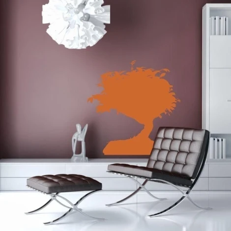 Eleganckie drzewko bonsai w intensywnym pomarańczowym kolorze, idealne do nowoczesnego salonu.