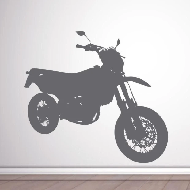 Naklejka ścienna przedstawiająca sylwetkę motocykla w przykładowym szarym kolorze, naklejona na ścianę