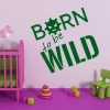 Naklejka 03X 03 born to be wild 1709 - Aranżacja w pokoju dziecięcym. Ściana w jasnym kolorze, meble w intensywnych barwach