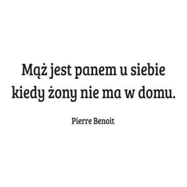 Naklejka ścienna z cytatem Pierre Benoit o mężu w przykładowym czarnym kolorze, przedstawiona na białym tle