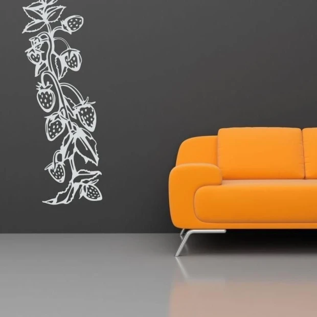 Naklejka 03X 02 truskawki 1771 - Aranżacja w salonie. Ściana w ciemnym kolorze, pomarańczowa sofa