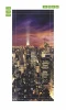 Fototapeta na drzwi New York Manhattan 106 - Wzór graficzny. Przedstawia panoramę Manhattanu nocą z wieżowcami i oświetloną
