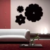 Naklejka kredowa 023 kwiatki w nowoczesnym salonie, dodająca elegancji i stylu dzięki wyrazistym, kw