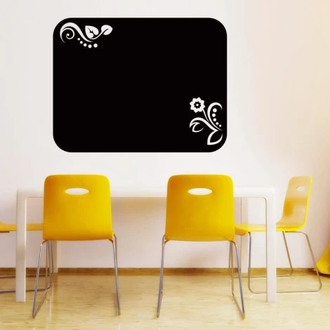 Naklejka kredowa 033 kwiatki - Aranżacja w jadalni. Ściany w jasnym kolorze, stół i krzesła w intensywnych barwach