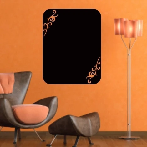 Naklejka kredowa 035 ornament - Aranżacja w pokoju dziennym. Ściany w kolorze pomarańczowym, meble w odcieniach brązu i różu