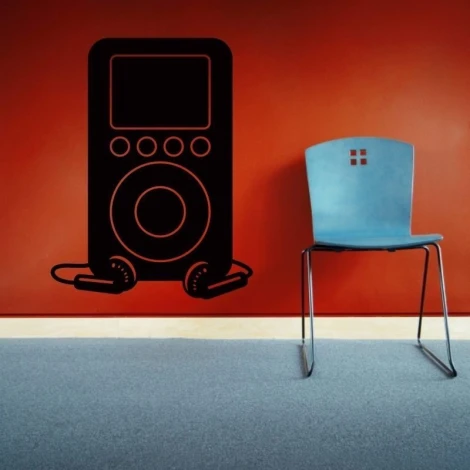 Naklejka kredowa 058 odtwarzacz - Aranżacja w pokoju. Czerwone ściany, niebieskie krzesło i szara podłoga