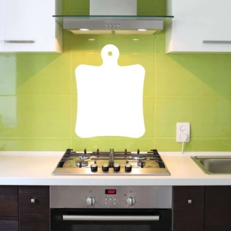 Tablica suchościeralna 051 deska do krojenia - Aranżacja w kuchni. Ściany w kolorze zielonym, nowoczesne meble w odcieniach