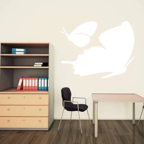 Tablica suchościeralna 032 motyle - Aranżacja w biurze. Ściany w jasnym kolorze, meble w odcieniach drewna