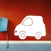 Tablica suchościeralna 023 autko - Aranżacja w pokoju dziecięcym. Czerwone ściany i niebieskie krzesło