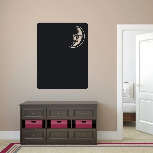 Naklejka kredowa księżyc 151 - Aranżacja w pokoju. Ściany w jasnym kolorze, meble w ciemnym odcieniu
