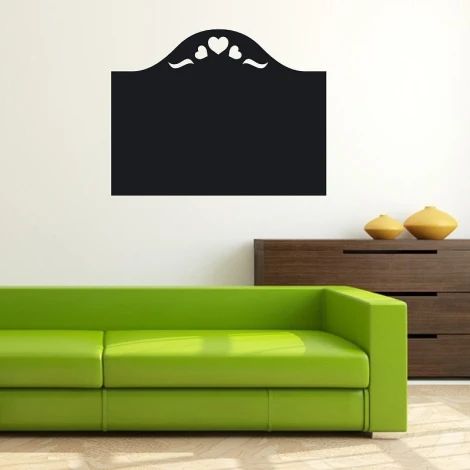 Naklejka kredowa serduszka 126 - Aranżacja w salonie. Ściany w jasnym kolorze, zielona sofa i ciemne meble