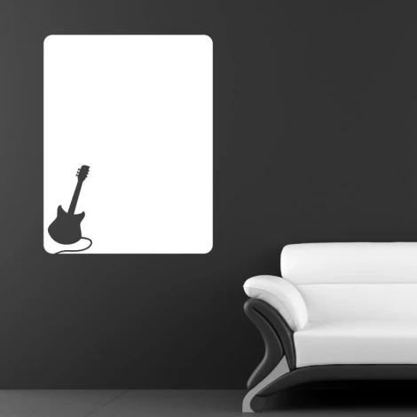 Tablica suchościeralna gitara 159 - Aranżacja w nowoczesnym salonie. Ściany w ciemnym kolorze, jasne meble