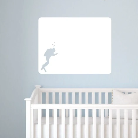 Tablica suchościeralna nurek 147 - Aranżacja w pokoju dziecięcym. Ściany w jasnym kolorze, meble białe