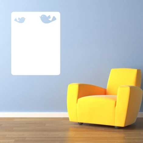 Tablica suchościeralna ptaszki 162 - Aranżacja w pokoju. Ściana w jasnym kolorze, żółty fotel na drewnianej podłodze