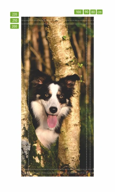 Fototapeta na drzwi pies w lesie P6 - Wzór graficzny. Grafika przedstawia psa z wystawionym językiem, w tle drzewa