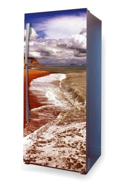 Okleina na lodówkę naklejka ocean P97 - Wzór graficzny. Grafika przedstawia plażę z falami i chmurami na niebie