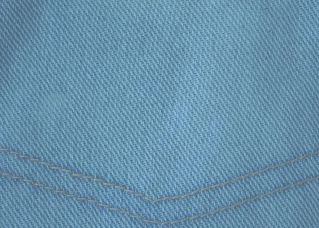 Tablica suchościeralna 158 jeans - Wzór graficzny. Niebieski materiał z delikatnym prążkowaniem i szwem