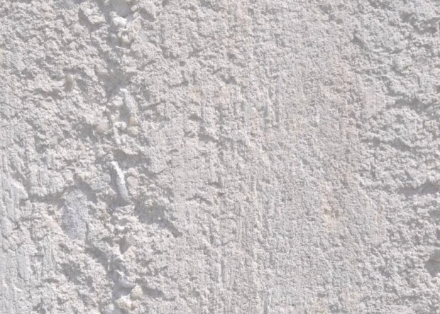 Tablica suchościeralna z nadrukiem imitującym jasny tynk strukturalny, w ujęciu pokazującym jej grubość i krawędź