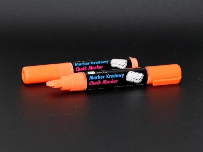Marker kredowy Toma TO291 - 8x5mm - Wzór graficzny. Dwa markery w kolorze pomarańczowym z czarnymi etykietami