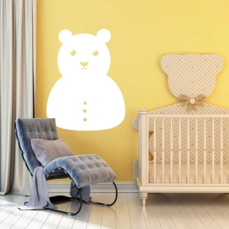 Tablica suchościeralna miś 192 - Aranżacja w pokoju dziecięcym. Żółte ściany i meble w jasnych kolorach