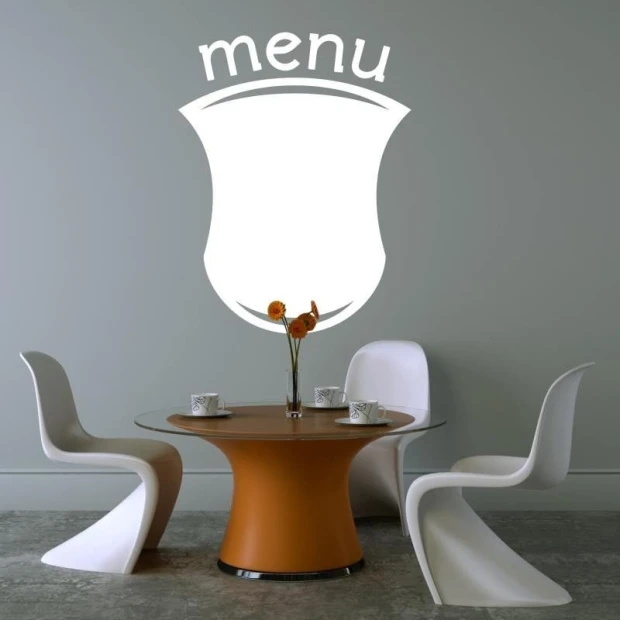 Tablica suchościeralna menu 203 - Aranżacja w jadalni. Ściany w odcieniu szarości, stół okrągły z pomarańczowym podstawą