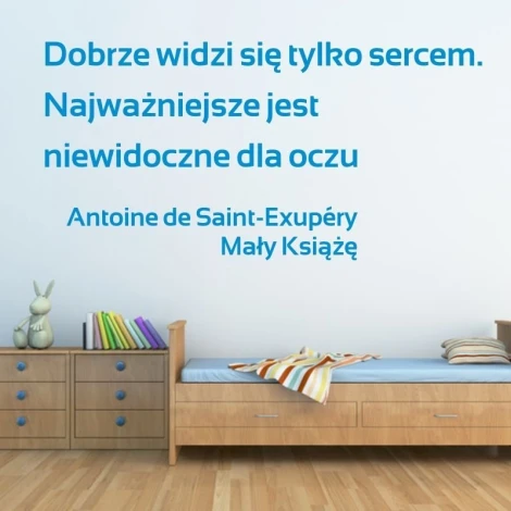 Naklejka dobrze widzi się tylko sercem 1970 - Aranżacja w sypialni. Ściany w jasnym kolorze, drewniane meble w naturalnym