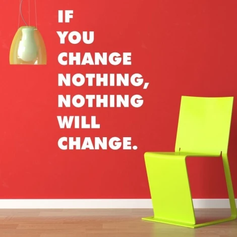 Naklejka if you change nothing 1952 - Aranżacja w pokoju. Czerwone ściany, zielone krzesło i lampa