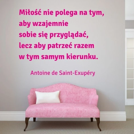 Naklejka miłość polega na tym 1939 - Aranżacja w salonie. Ściany w jasnym kolorze, kanapa w odcieniu różowym