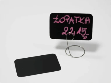 Cenówka kredowa prostokątna z zaokrąglonymi rogami - Wzór graficzny. Czarne tło z różowym napisem