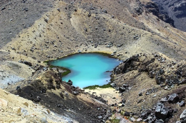 Fototapeta na ścianę z nadrukiem turkusowego jeziora wulkanicznego w Parku Narodowym Tongariro