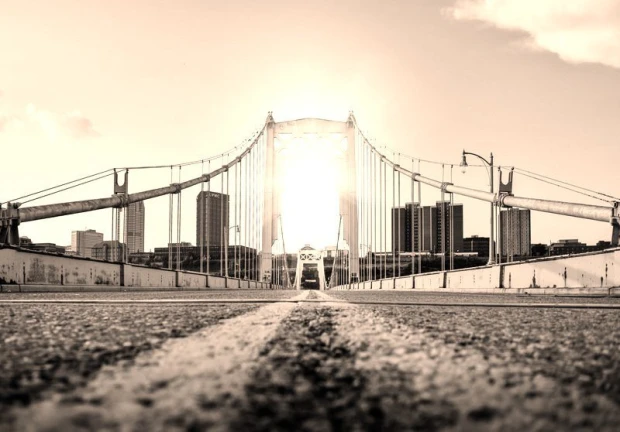 Fototapeta na ścianę most Golden Gate FP 2128 - Wzór graficzny. Most z widokiem na miasto, w tonacji czarno-białej