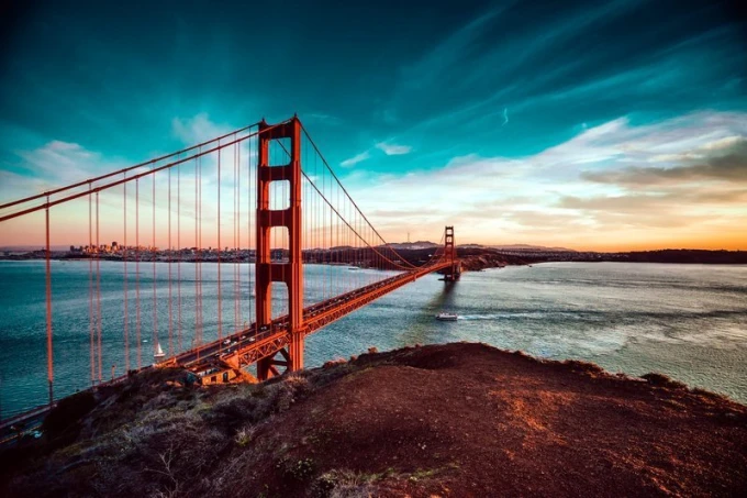 Fototapeta na ścianę Golden Gate widok na most FP 2255 - Wzór graficzny. Most w kolorze pomarańczowym na tle nieba i wody