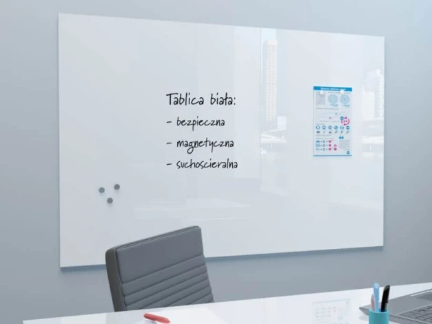 Tablica szklana magnetyczna biała 100x70cm - Aranżacja w biurze. Ściany w jasnym kolorze, nowoczesne meble