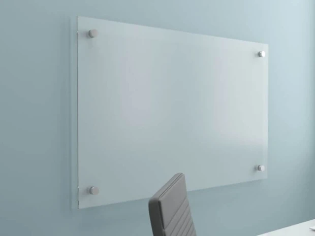 Tablica szklana transparentna matowa 150x100cm - Aranżacja w biurze. Ściany w odcieniu niebieskim, minimalistyczne meble