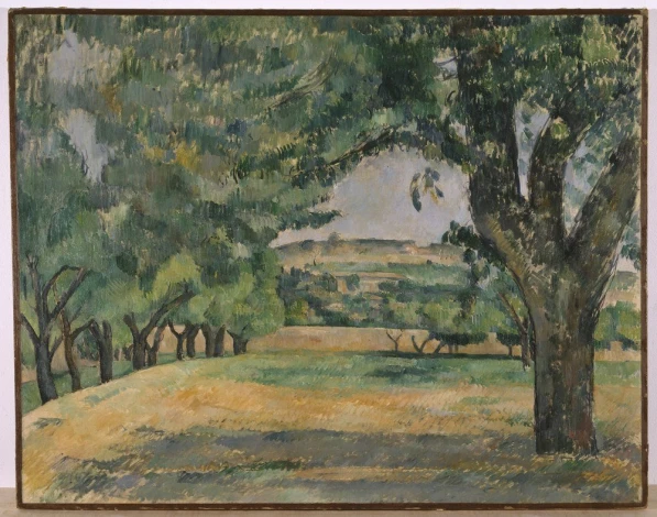 Reprodukcja The Neighborhood of Jas de Bouffan, Paul Cezanne - Aranżacja w salonie. Ściany w jasnym kolorze, drewniane meble