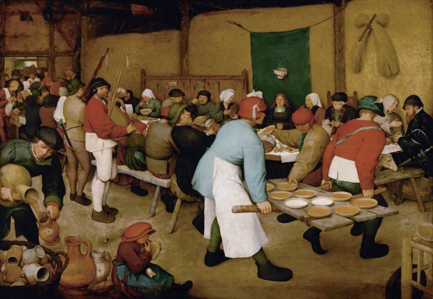 Reprodukcja The Peasant Wedding, Pieter Bruegel - Aranżacja w wiejskiej chacie. Ściany w kolorze beżowym, drewniane meble