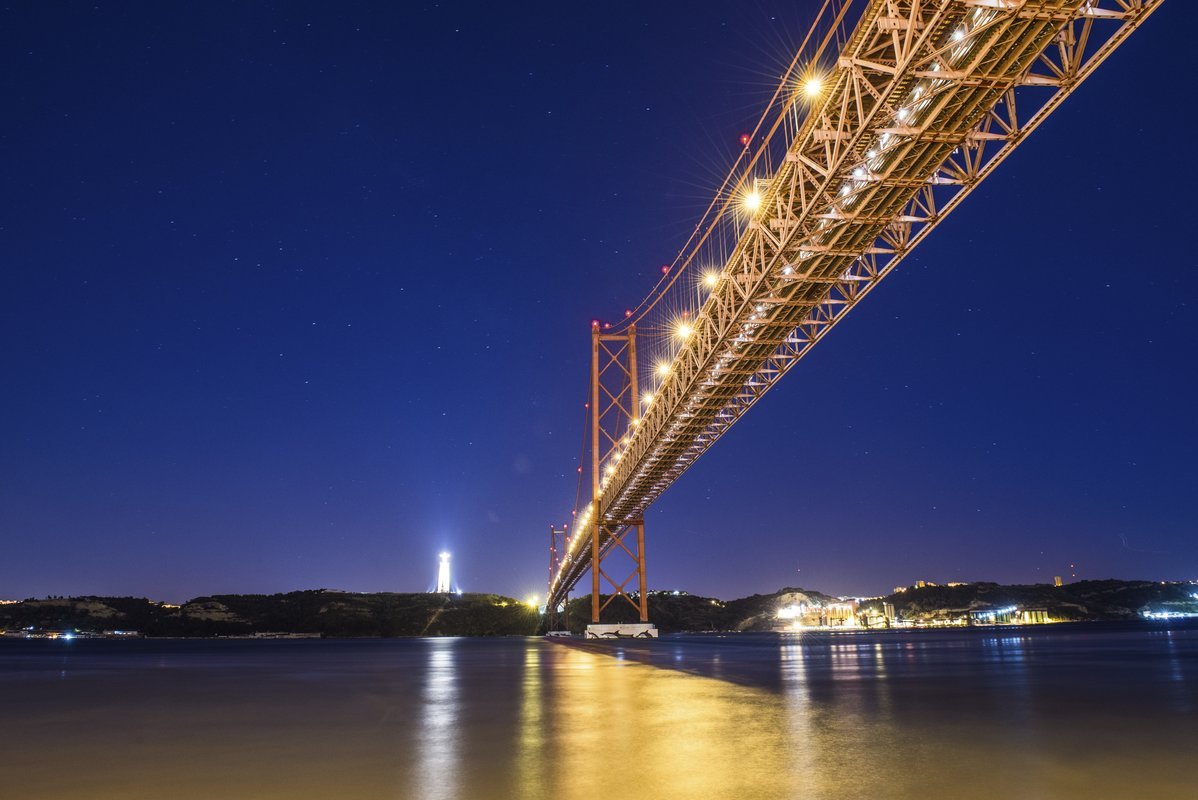 Fototapeta na ścianę rozświetlony most na tle granatowego nieba FP 3106
