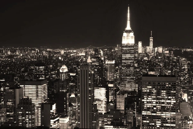 Fototapeta na ścianę z nadrukiem nocnej panoramy Nowego Jorku w tonacji sepii z oświetlonym Empire State Building