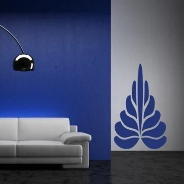 Elegancka naklejka klasik 004 w nowoczesnym salonie, dodająca głębi dzięki stonowanej niebieskiej pa