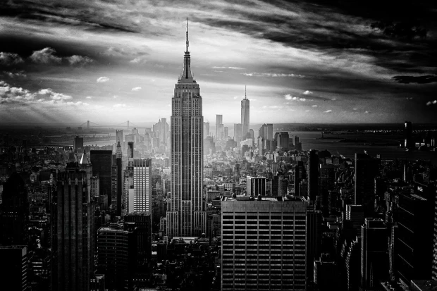 Fototapeta na ścianę z czarno-białą fotografią Nowego Jorku przedstawiającą wieżowiec Empire State Building