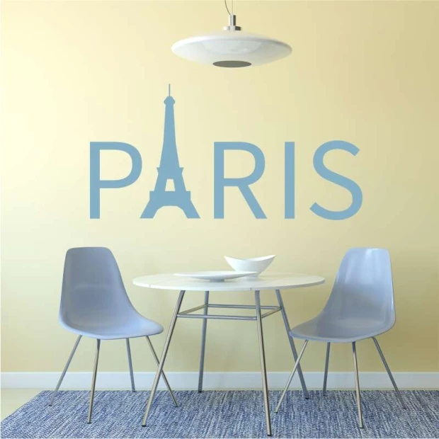 Paris szablon malarski 2294 - Aranżacja w jadalni. Ściany w jasnym kolorze, minimalistyczne meble w odcieniach szarości