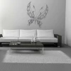 Szablon na ścianę motyl 2356 - Aranżacja w salonie. Szare ściany, jasna sofa, ciemny stół