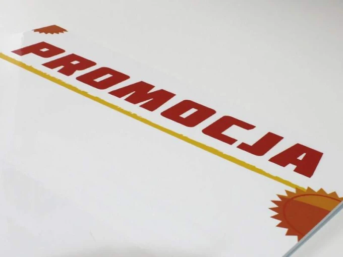 Tablica suchościeralna magnetyczna 026 promocja - Wzór graficzny. Na białym tle widoczny napis PROMOCJA w czerwonym kolorze