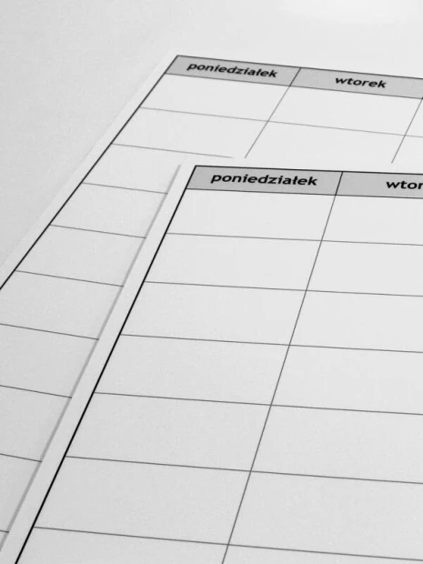 Tablica suchościeralna 038 plan tygodnia, idealna do nowoczesnego biura, ułatwiająca organizację cza