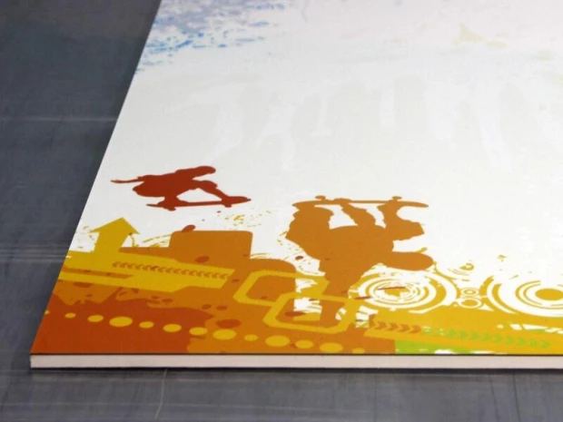 Tablica suchościeralna magnetyczna skate 011 - Wzór graficzny. Grafika przedstawia sylwetki skateboardzistów w ruchu