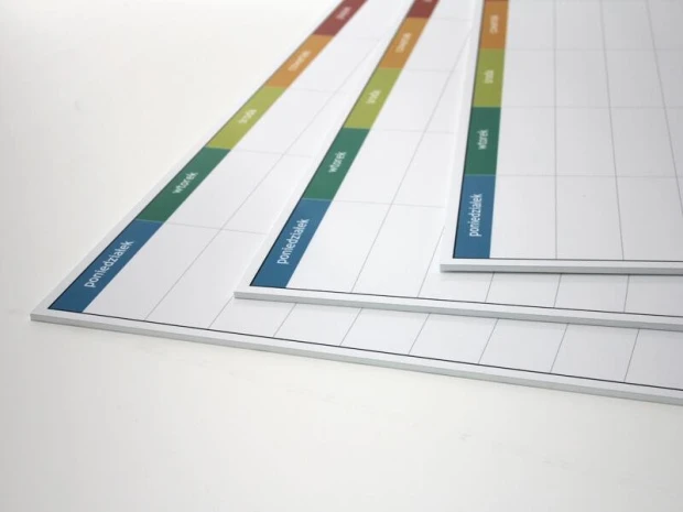 Magnetyczna tablica suchościeralna lean 060 planer tygodniowy - Wzór graficzny. Prosta struktura z podziałem na dni tygodnia
