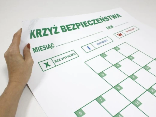 Tablica suchościeralna z nadrukiem krzyża bezpieczeństwa w elastycznej wersji trzymanej w dłoni