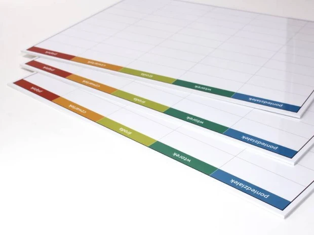 Tablica suchościeralna lean planer tygodniowy 060 - Wzór graficzny. Prosta siatka z kolorowymi paskami na dole
